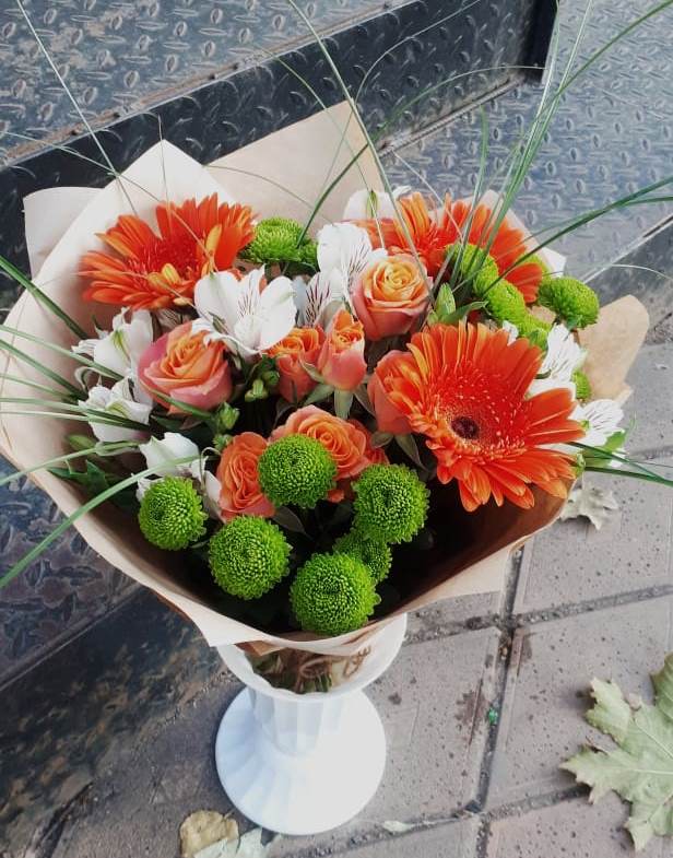 Букет цветов из: Герберы, Хризантемы, Альстромерии и Розы в Ленинауле