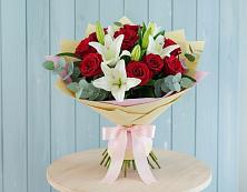 Букет цветов из:  Лилии и Розы в Ленинауле