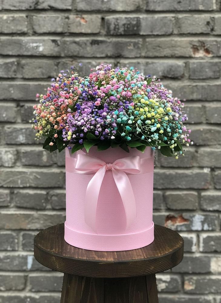 Цветочная композиция из Гипсофила и Розы в шляпной коробке в Ленинауле