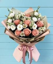 Букет цветов из:  Розы, Альстромерии и Лизиантусы в Ленинауле