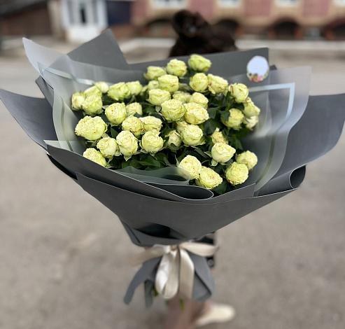 Букет Белые кустовые розы Солинеро в Ленинауле