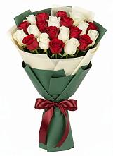 Букет Микс из красных и белых роз в Ленинауле
