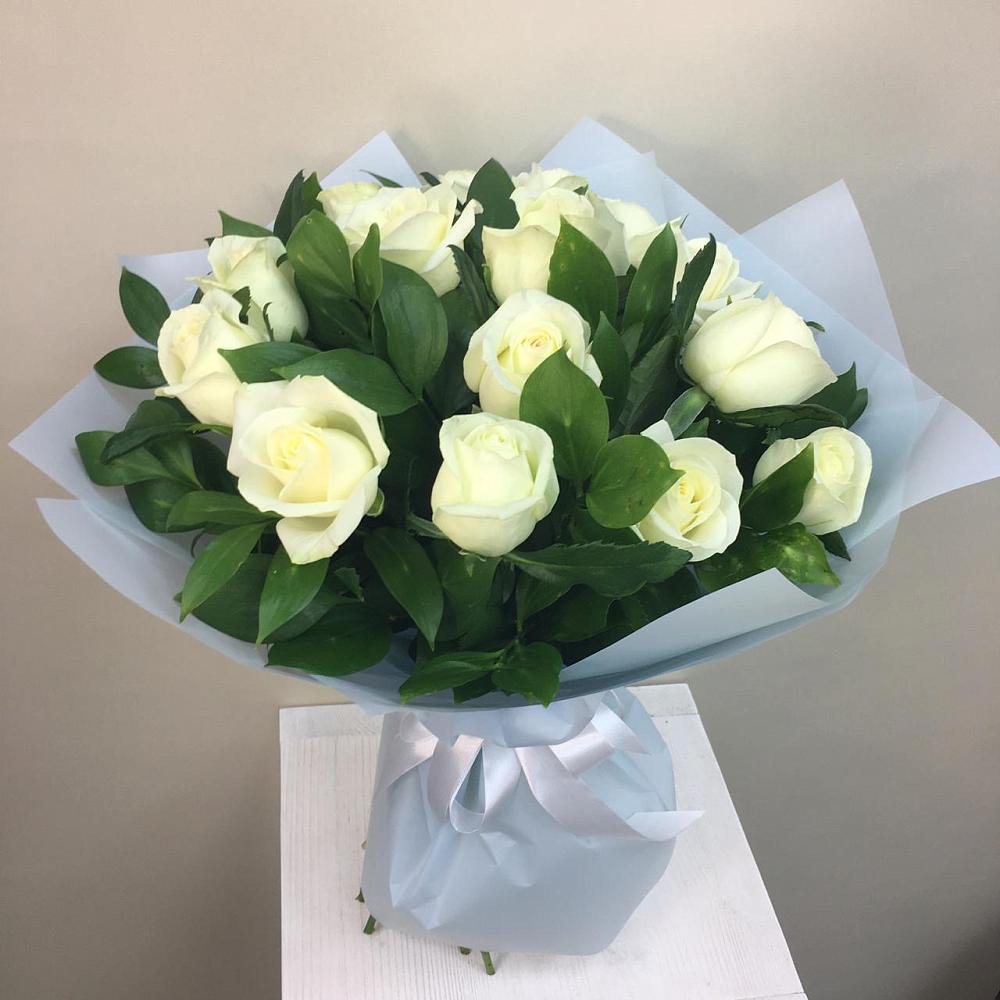 Букет 15 Белых роз Проуд в Ленинауле