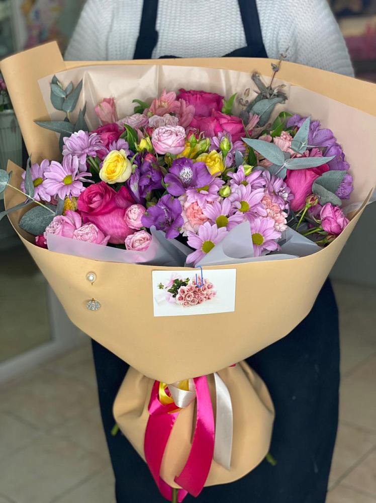 Букет цветов из: Хризантемы, Гвоздики и Альстромерии в Ленинауле