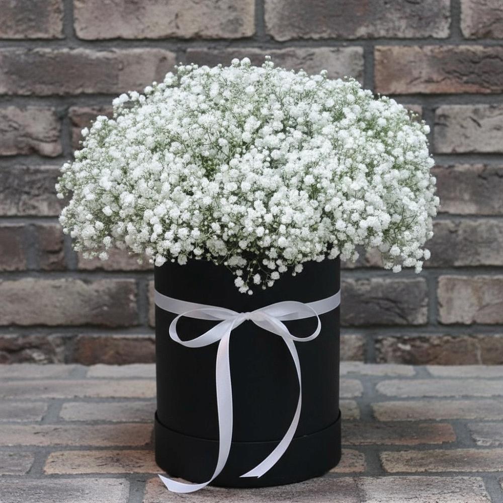 Цветочная композиция из Гипсофила в шляпной коробке в Ленинауле