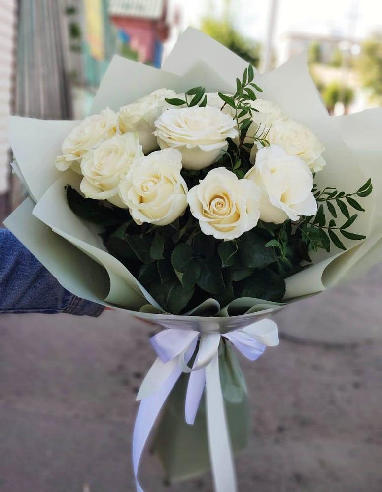Букет Белые розы Проуд в Ленинауле
