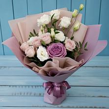 Букет цветов из:  Розы и Лизиантусы в Ленинауле