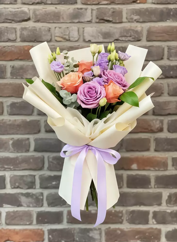 Букет цветов из: Лизиантусы и Розы в Ленинауле