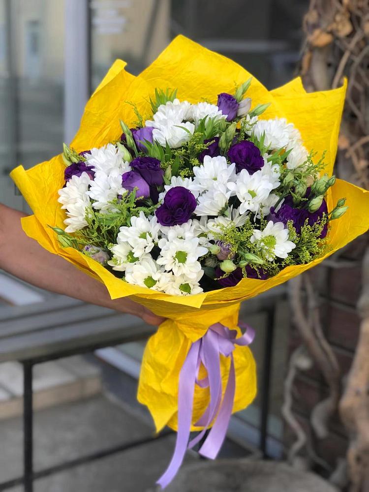 Букет цветов из: Ирисы, Хризантемы и Ромашки в Ленинауле