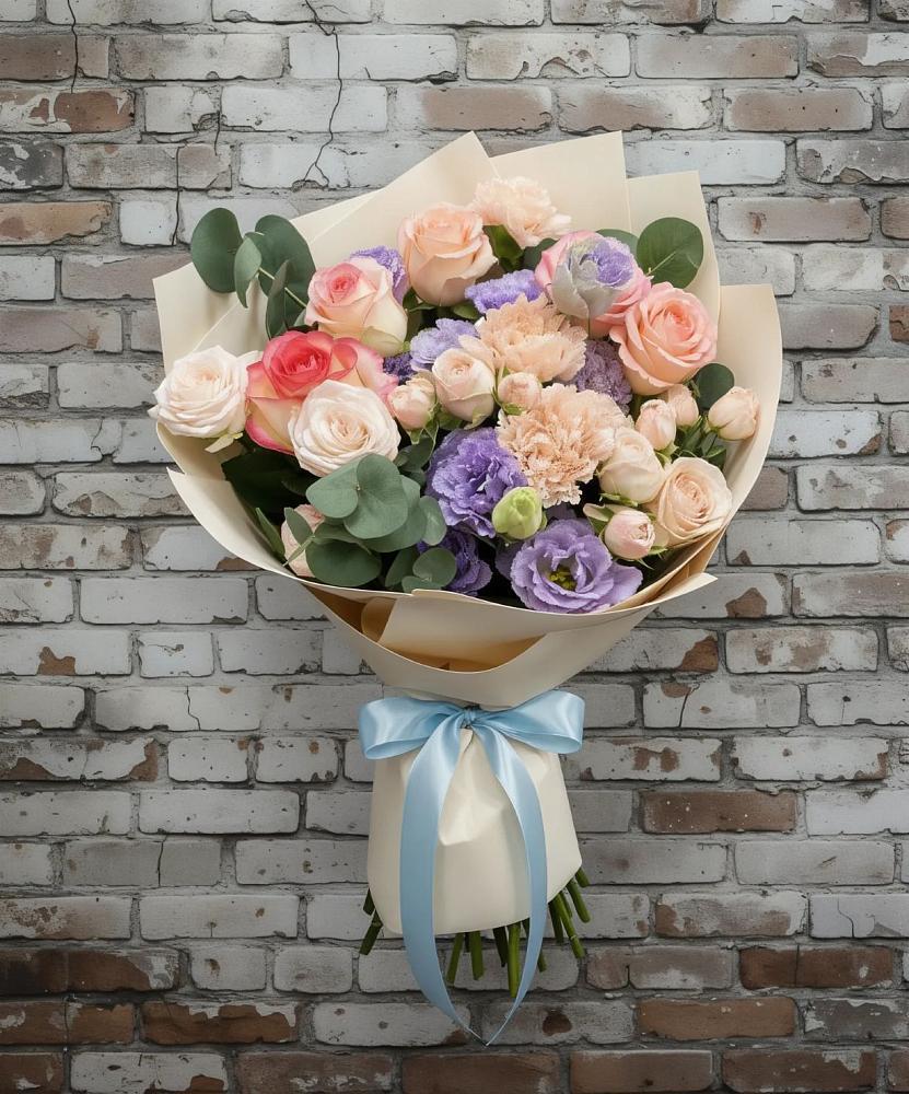 Букет цветов из: Розы, Лизиантусы и Гвоздики в Ленинауле