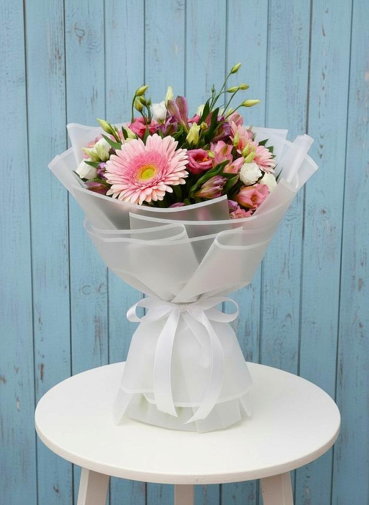 Букет цветов из: Герберы, Альстромерии и Лизиантусы в Ленинауле