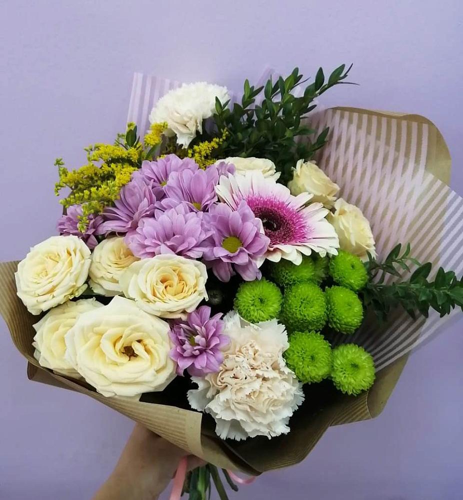 Букет цветов из: Хризантемы, Розы, Гвоздики и Герберы в Ленинауле