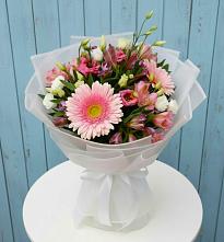Букет цветов из:  Герберы, Альстромерии и Лизиантусы в Ленинауле