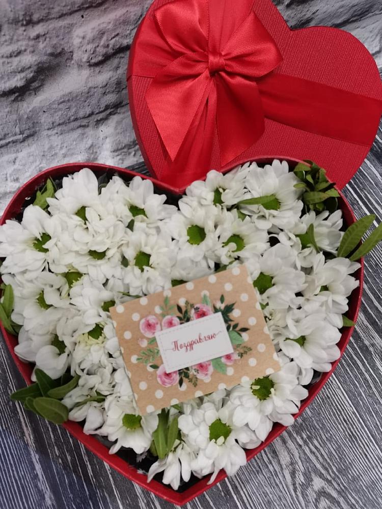 Цветочная композиция из Хризантемы в виде сердца в Ленинауле