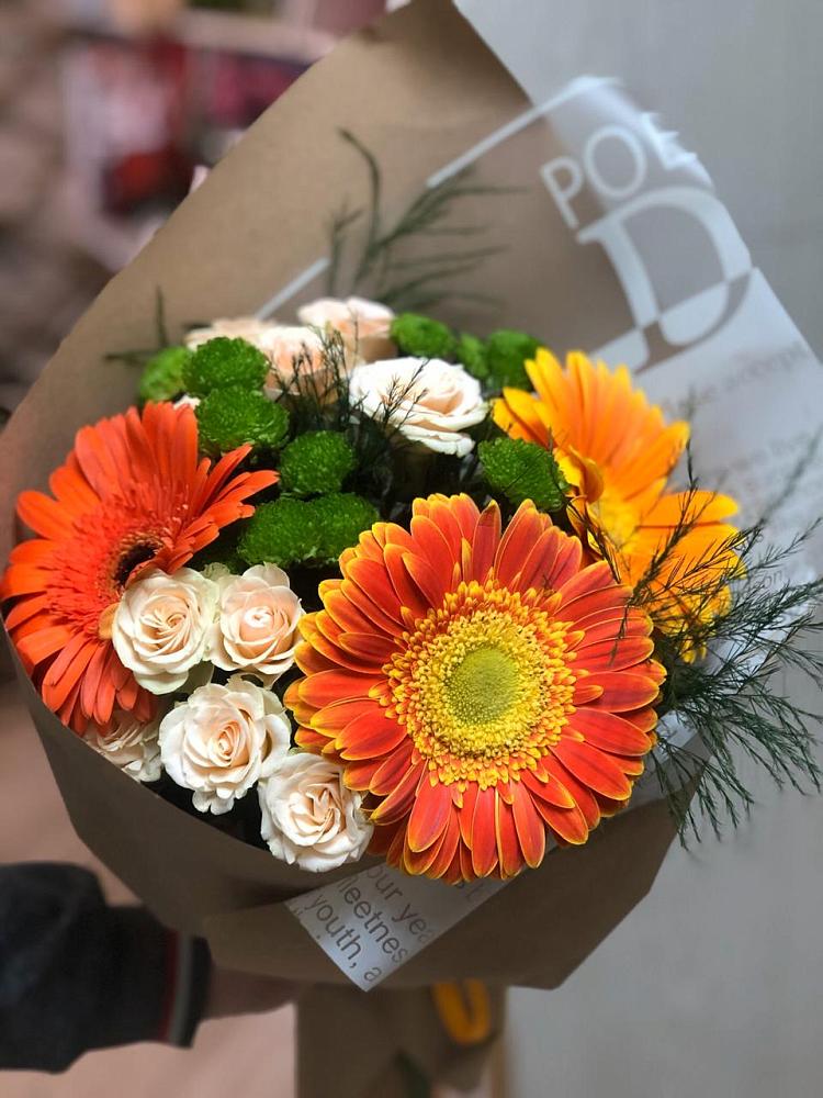 Букет цветов из: Герберы, Хризантемы и Розы в Ленинауле