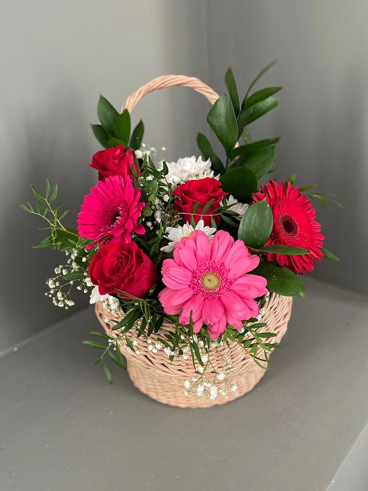 Цветочная композиция из Розы, Хризантемы и Герберы в корзине в Ленинауле