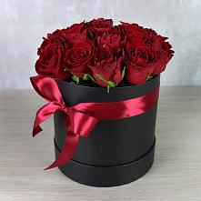 Цветочная композиция из Розы в шляпной коробке в Ленинауле