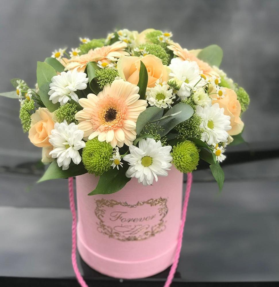 Цветочная композиция из Розы, Герберы и Хризантемы в шляпной коробке в Ленинауле