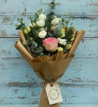 Букет цветов из:  Розы и Лизиантусы в Ленинауле
