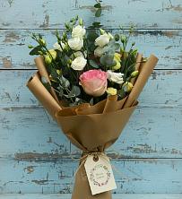 Букет цветов из:  Розы и Лизиантусы в Ленинауле