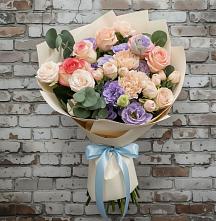 Букет цветов из:  Розы, Лизиантусы и Гвоздики в Ленинауле