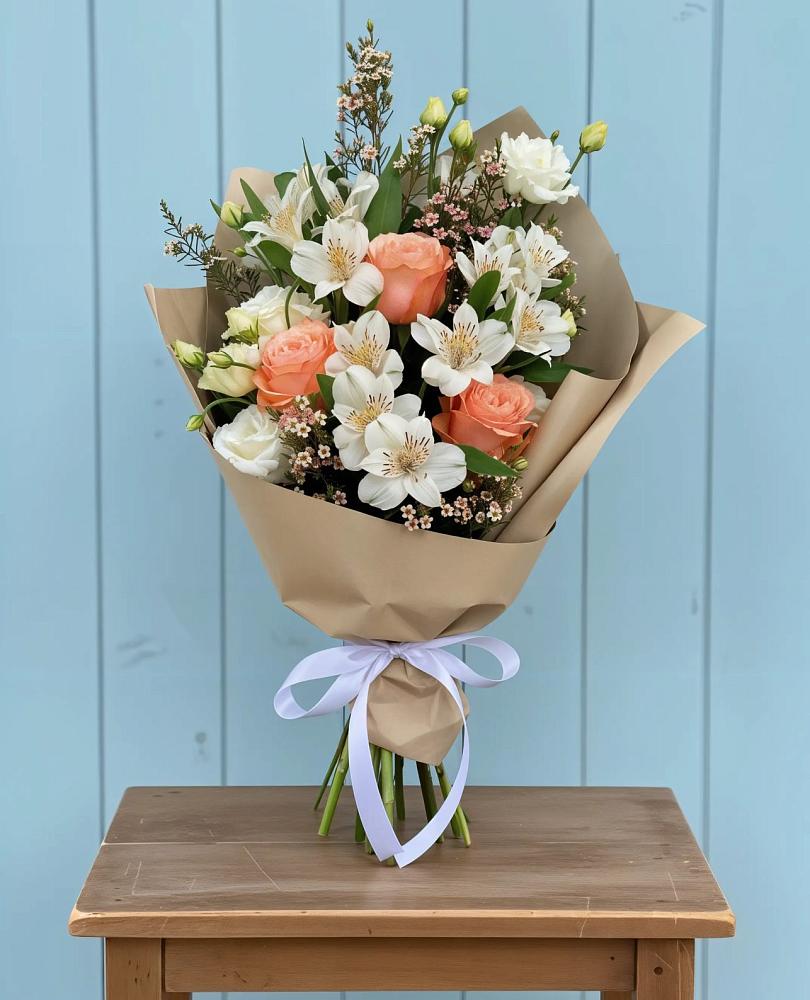 Букет цветов из: Альстромерии, Лизиантусы, Розы и Хризантемы в Ленинауле