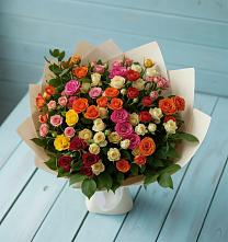 Букет Микс из разноцветных кустовых роз в Ленинауле