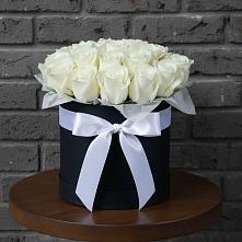 Цветочная композиция из Розы в шляпной коробке в Ленинауле